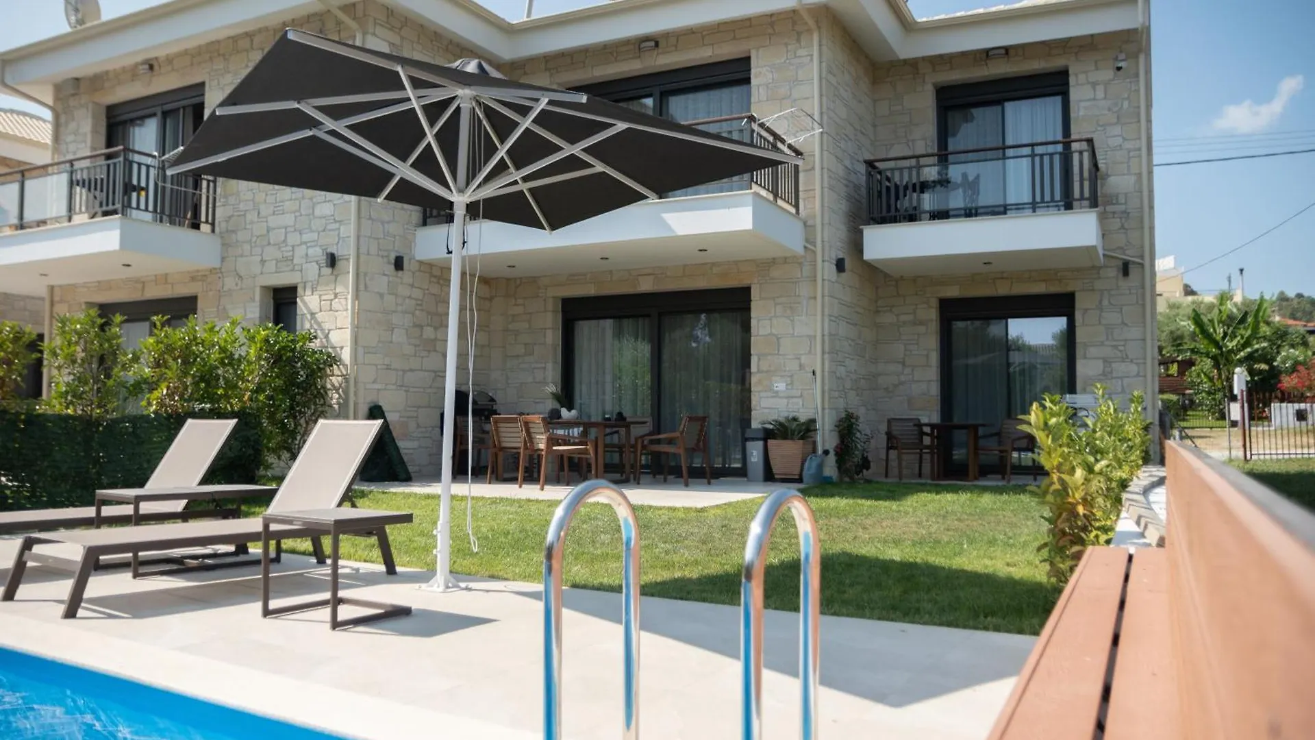 Pietra Mare Villas Polychrono