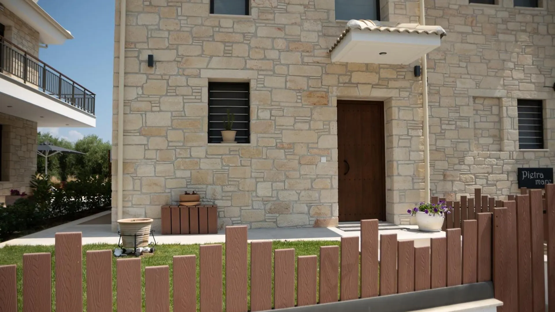 Pietra Mare Villas Polychrono
