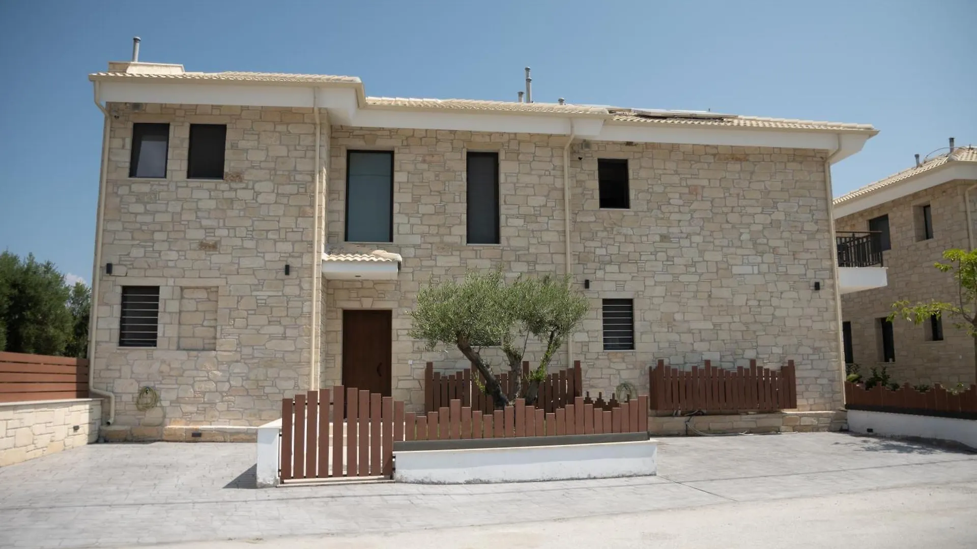 Pietra Mare Villas Polychrono
