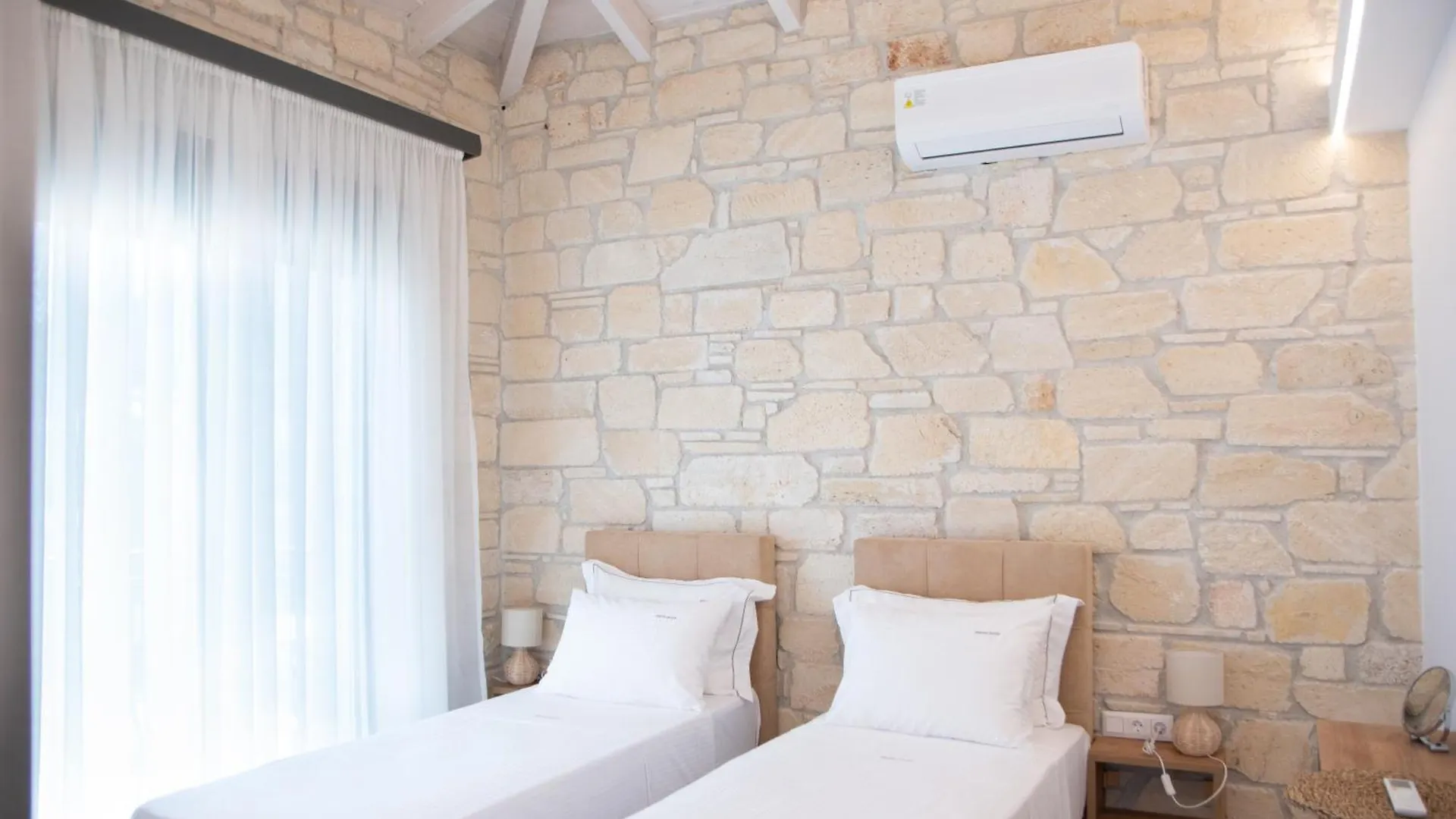 Pietra Mare Villas Polychrono
