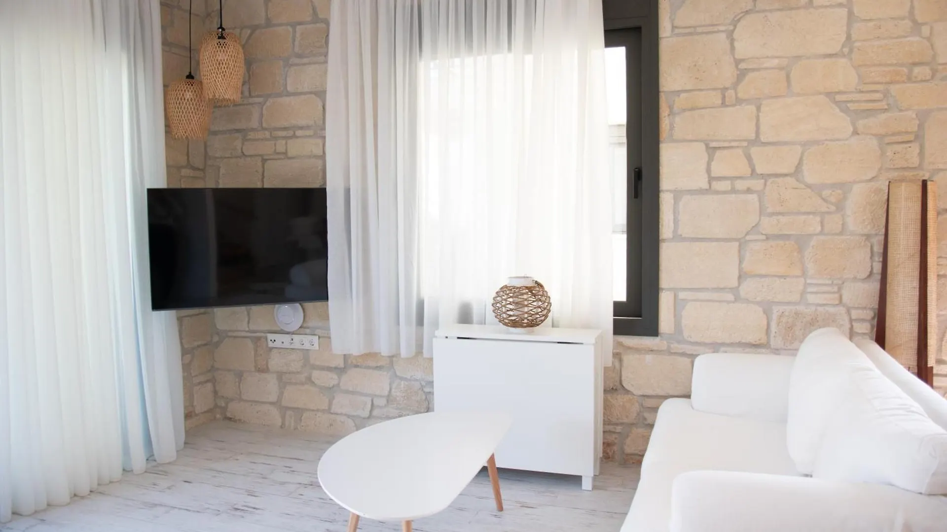 Pietra Mare Villas Polychrono