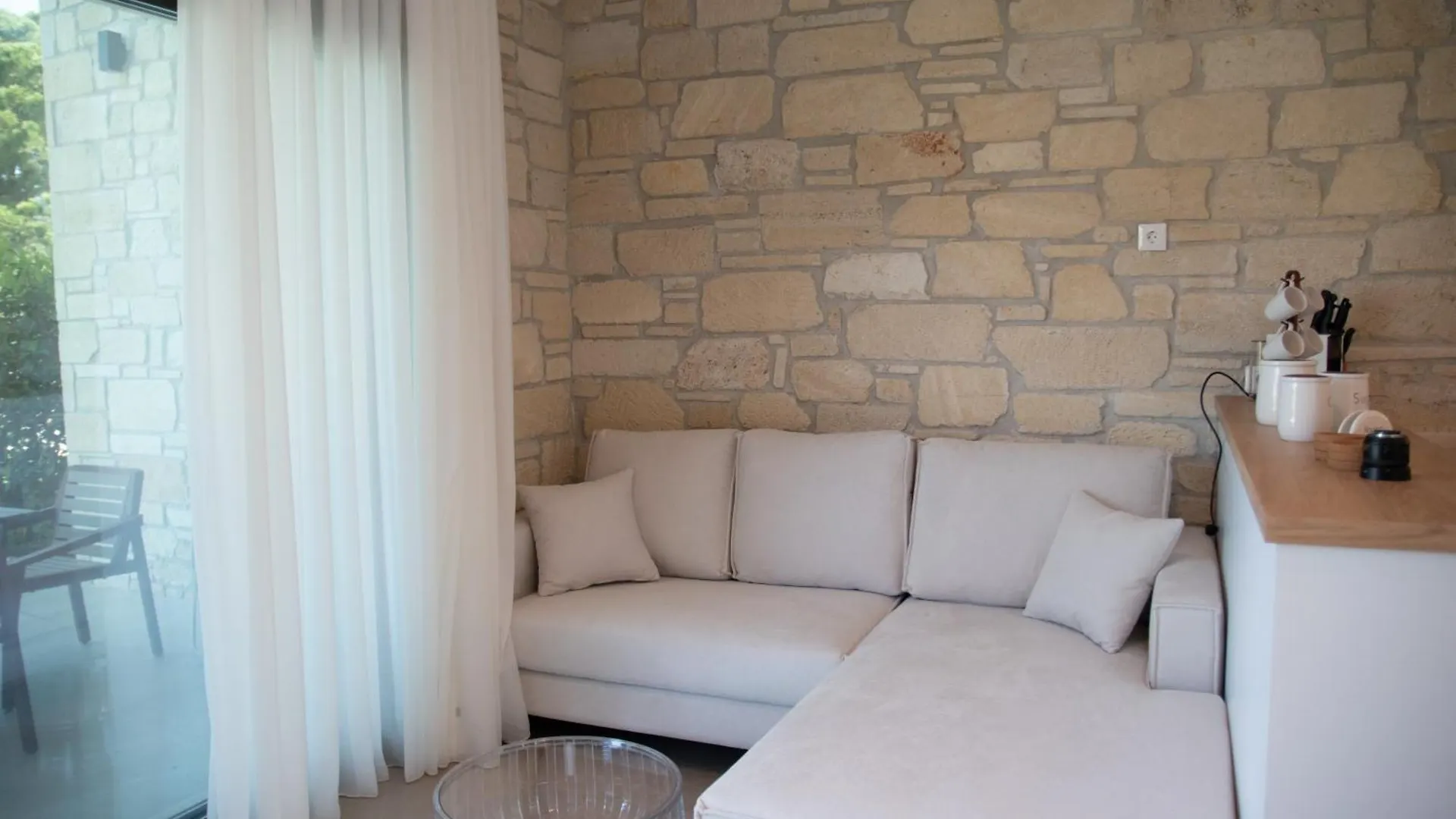 Pietra Mare Villas Polychrono
